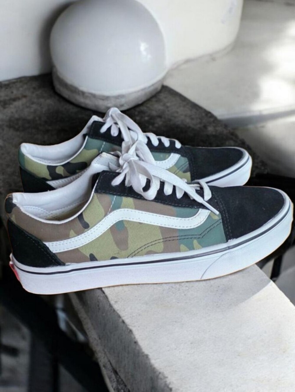 VAN'S OLD SKOOL (7.5//9) Unisex Low Skate Camo Canvas Black Suede